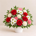 Centro de flores con rosas y claveles primavera