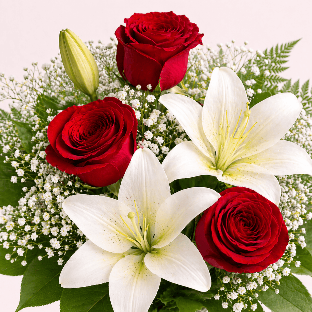 Ramo de 12 rosas y lilium