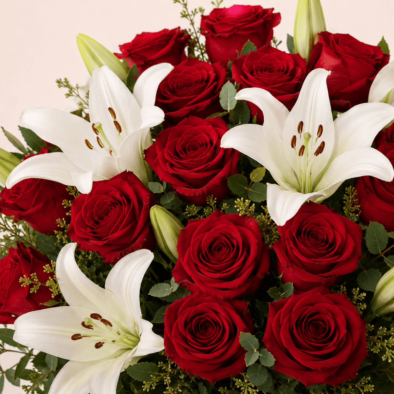 Ramo de 24 rosas y lilium
