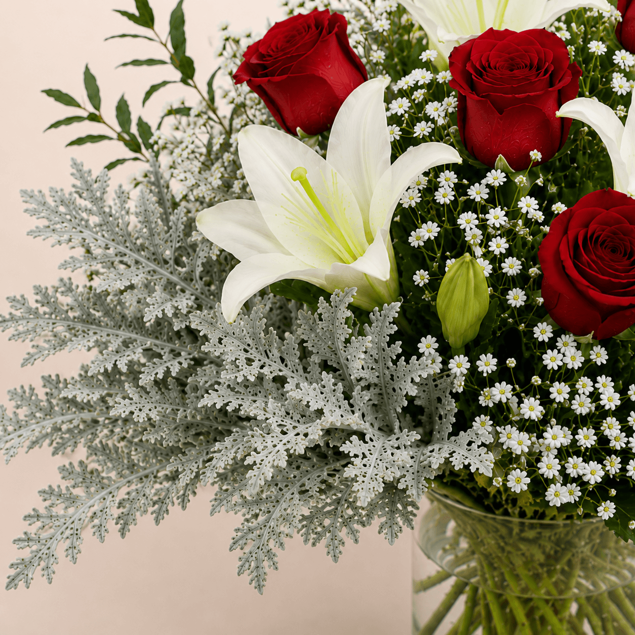 Ramo de 5 rosas y lilium