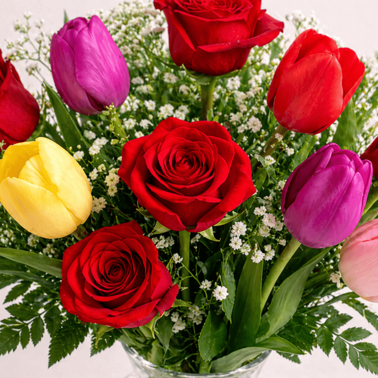 Ramo de 6 rosas y tulipanes