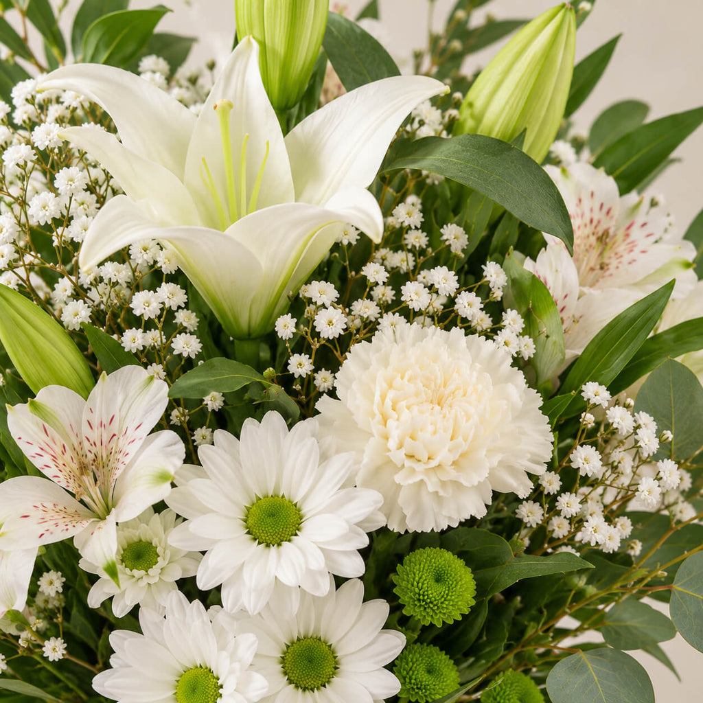 Ramo de lilium y margaritas blancas