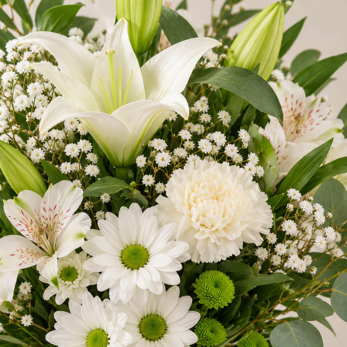 Ramo de lilium y margaritas blancas