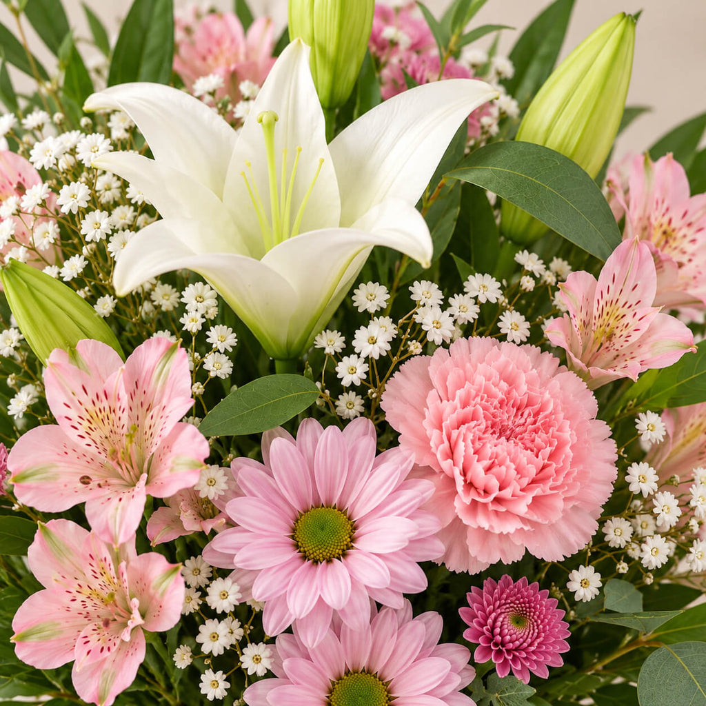 Ramo de lilium y margaritas rosadas